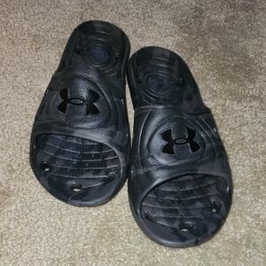 Under Armour Black Camo Slide Sandals, sz. 8. EUC